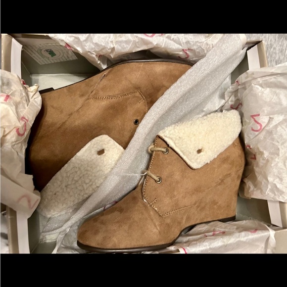 Aerosol Booties - Picture 3 of 5